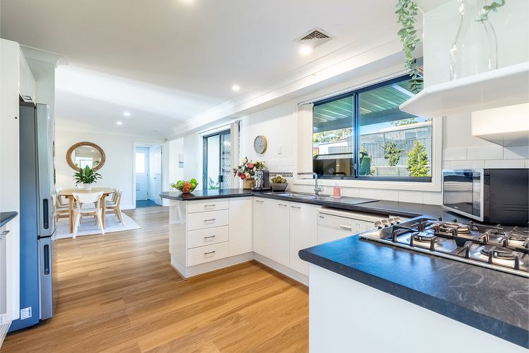 Akoya House, 122 Tomaree Rd – Pet friendly, linen,  air conditioning, WiFi and boat parking