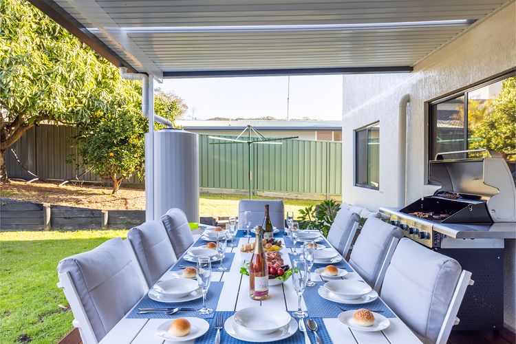 Akoya House, 122 Tomaree Rd – Pet friendly, linen,  air conditioning, WiFi and boat parking