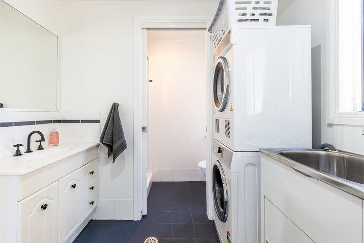 Akoya House, 122 Tomaree Rd – Pet friendly, linen,  air conditioning, WiFi and boat parking