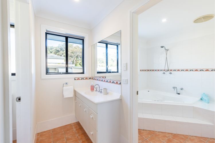 Akoya House, 122 Tomaree Rd – Pet friendly, linen,  air conditioning, WiFi and boat parking