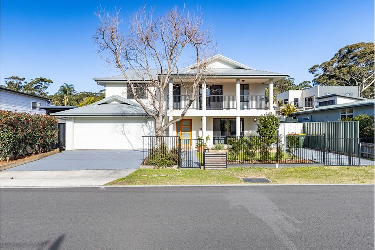 Akoya House, 122 Tomaree Rd – Pet friendly, linen,  air conditioning, WiFi and boat parking