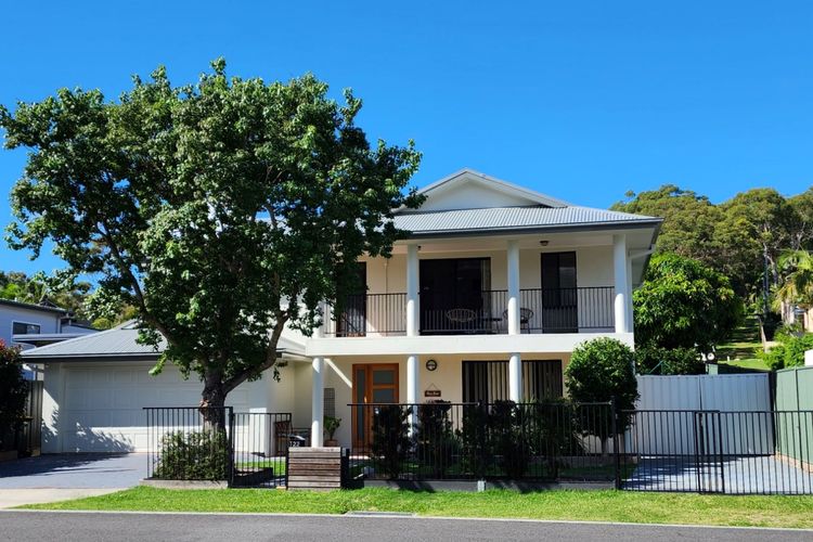 Akoya House, 122 Tomaree Rd – Pet friendly, linen,  air conditioning, WiFi and boat parking