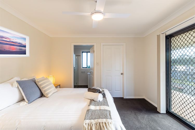 Akoya House, 122 Tomaree Rd – Pet friendly, linen,  air conditioning, WiFi and boat parking