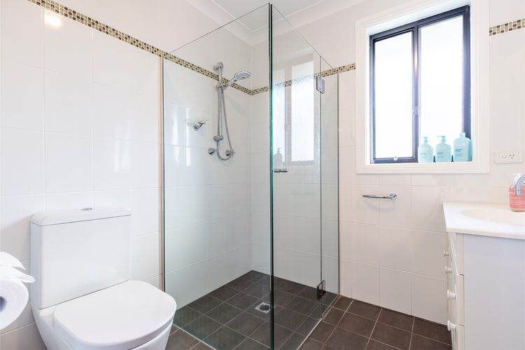 Akoya House, 122 Tomaree Rd – Pet friendly, linen,  air conditioning, WiFi and boat parking