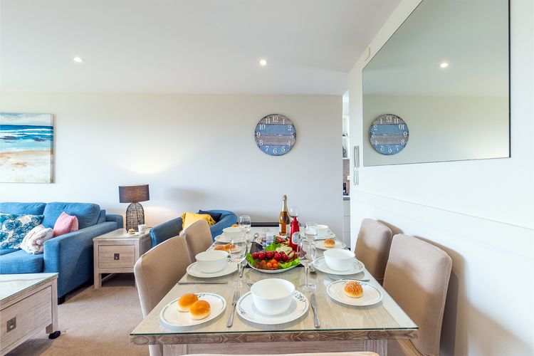 Ocean Shores, 5/27 Weatherly Close – waterfront unit with views to Shoal Bay and wifi