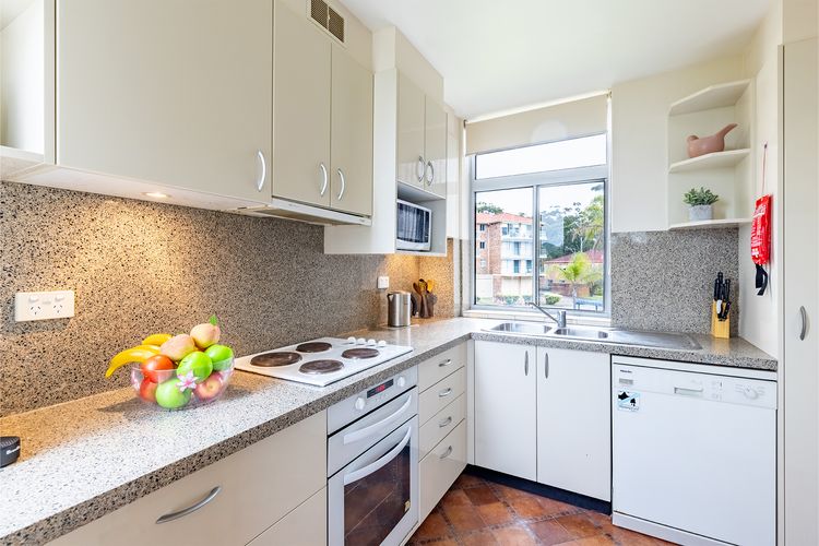 Ocean Shores, 5/27 Weatherly Close – waterfront unit with views to Shoal Bay and wifi