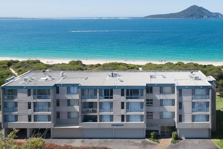 Ocean Shores, 5/27 Weatherly Close – waterfront unit with views to Shoal Bay and wifi