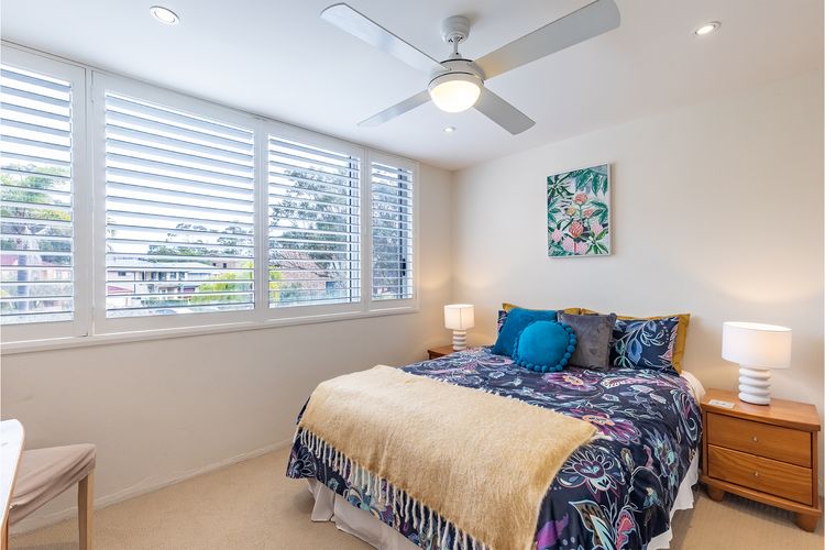 Ocean Shores, 5/27 Weatherly Close – waterfront unit with views to Shoal Bay and wifi