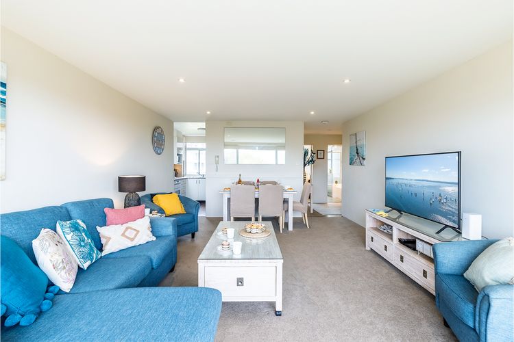 Ocean Shores, 5/27 Weatherly Close – waterfront unit with views to Shoal Bay and wifi