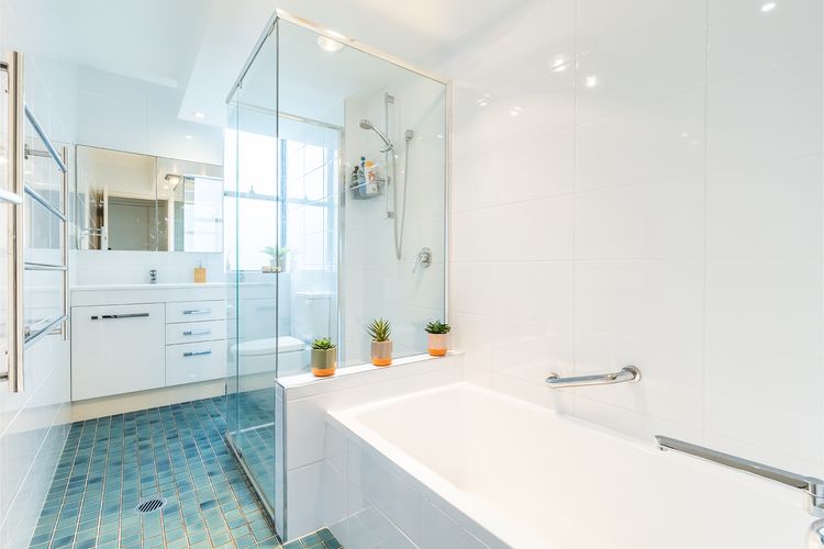 Ocean Shores, 5/27 Weatherly Close – waterfront unit with views to Shoal Bay and wifi