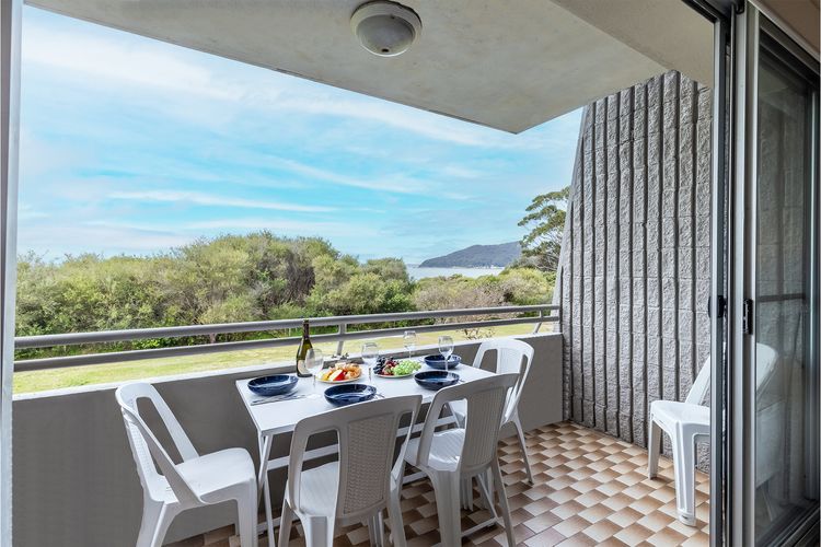 Ocean Shores, 5/27 Weatherly Close – waterfront unit with views to Shoal Bay and wifi