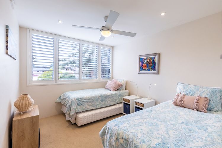 Ocean Shores, 5/27 Weatherly Close – waterfront unit with views to Shoal Bay and wifi