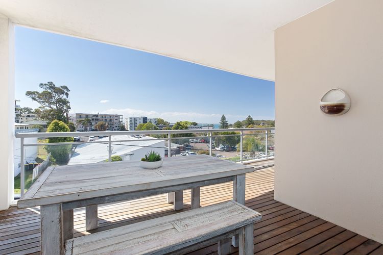 Cote D’Azure, 13/61 Donald Street – Lovely unit air con, Wi-Fi, secure parking, complex lift and pool