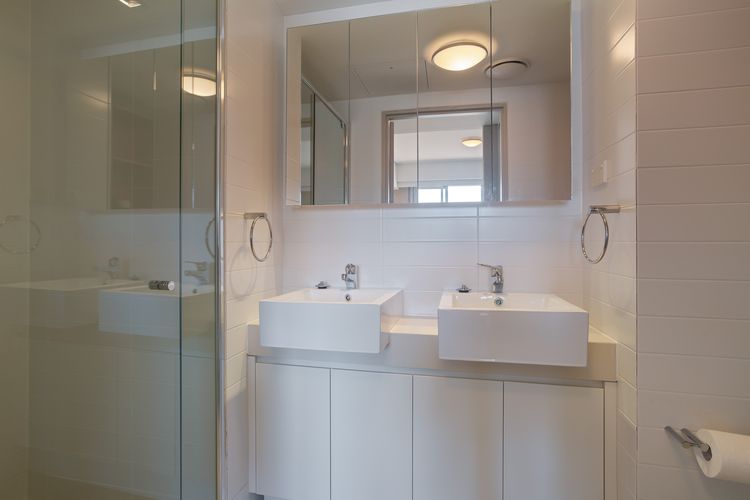 Cote D’Azure, 13/61 Donald Street – Lovely unit air con, Wi-Fi, secure parking, complex lift and pool