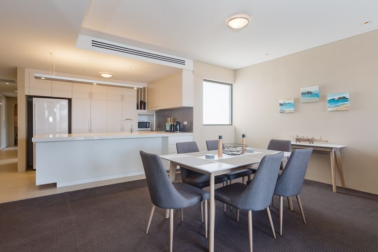 Cote D’Azure, 13/61 Donald Street – Lovely unit air con, Wi-Fi, secure parking, complex lift and pool