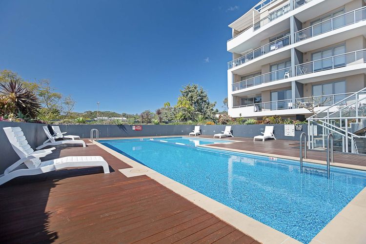 Cote D’Azure, 13/61 Donald Street – Lovely unit air con, Wi-Fi, secure parking, complex lift and pool