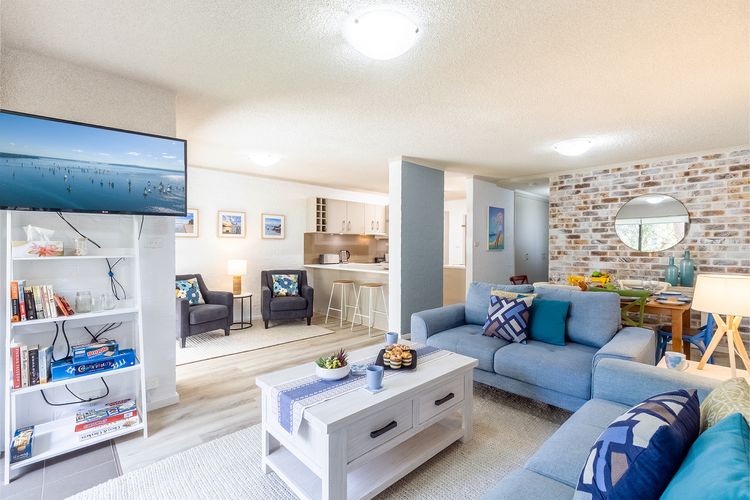Bay Parklands, 29/2 Gowrie Avenue – views, air conditioning, Wi-Fi, Pool, tennis court and spa