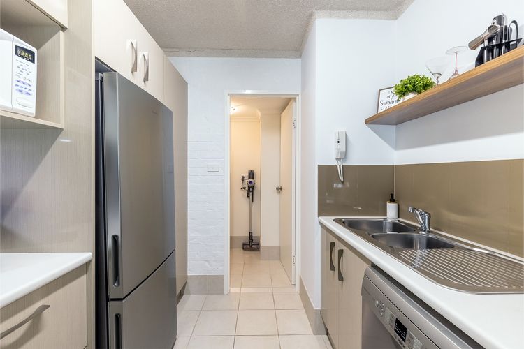 Bay Parklands, 29/2 Gowrie Avenue – views, air conditioning, Wi-Fi, Pool, tennis court and spa