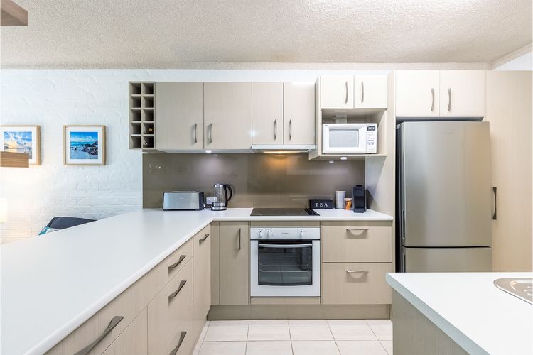 Bay Parklands, 29/2 Gowrie Avenue – views, air conditioning, Wi-Fi, Pool, tennis court and spa