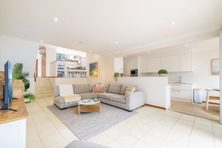 The Moorings, 23/4 Cromarty Rd – air con, pool and waterfront