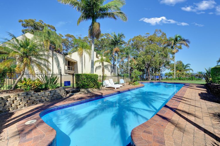 The Moorings, 23/4 Cromarty Rd – air con, pool and waterfront