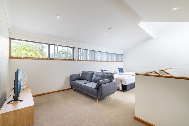The Moorings, 23/4 Cromarty Rd – air con, pool and waterfront