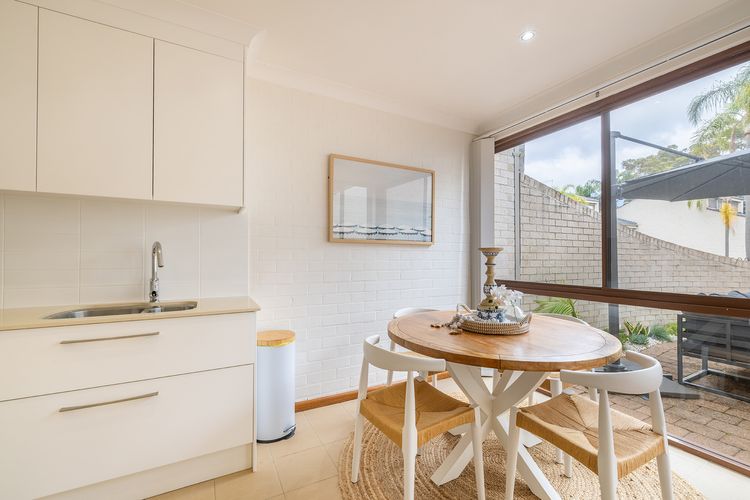 The Moorings, 23/4 Cromarty Rd – air con, pool and waterfront