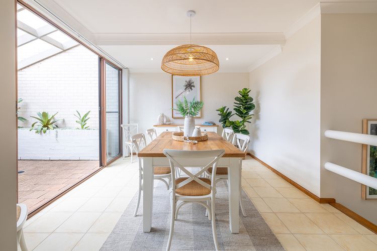 The Moorings, 23/4 Cromarty Rd – air con, pool and waterfront