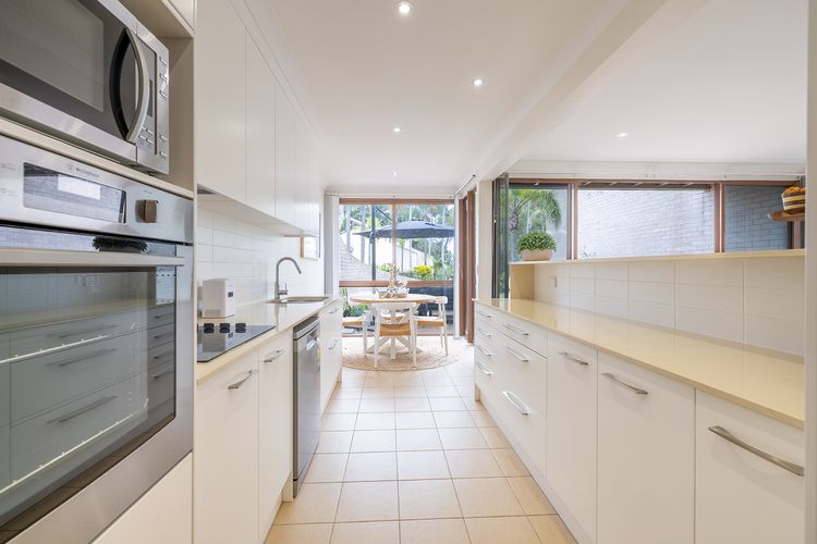 The Moorings, 23/4 Cromarty Rd – air con, pool and waterfront