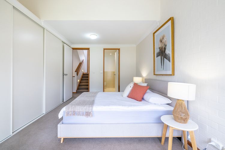 The Moorings, 23/4 Cromarty Rd – air con, pool and waterfront