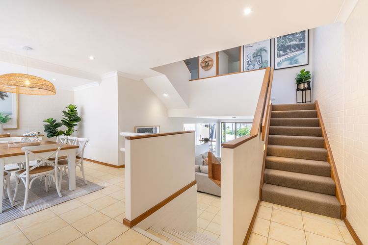 The Moorings, 23/4 Cromarty Rd – air con, pool and waterfront