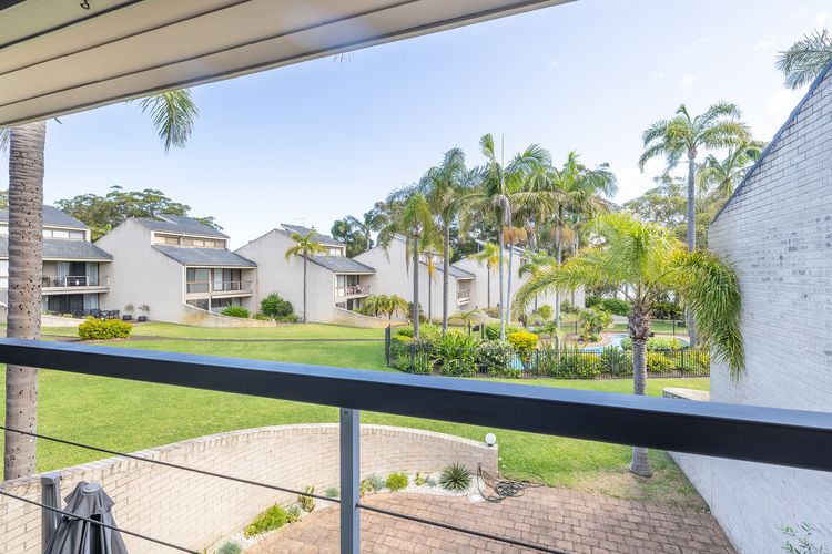 The Moorings, 23/4 Cromarty Rd – air con, pool and waterfront