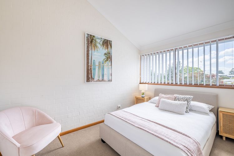 The Moorings, 23/4 Cromarty Rd – air con, pool and waterfront