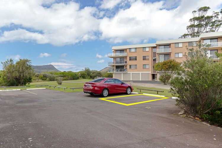 Intrepid, 13/3 Intrepid Cl – fantastic unit with stunning water views