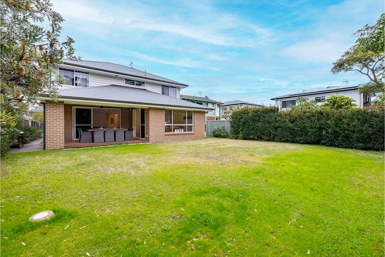 Big Wave At Shoal Bay, 8 Achilles St – large home with ducted air con, Wi-Fi and Linen