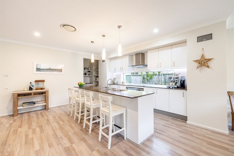 Big Wave At Shoal Bay, 8 Achilles St – large home with ducted air con, Wi-Fi and Linen