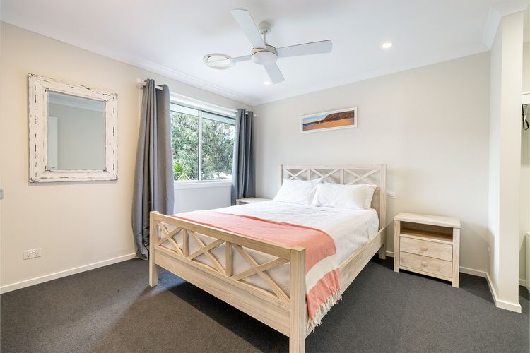 Big Wave At Shoal Bay, 8 Achilles St – large home with ducted air con, Wi-Fi and Linen