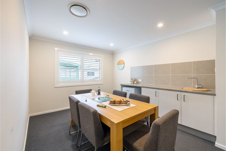 Big Wave At Shoal Bay, 8 Achilles St – large home with ducted air con, Wi-Fi and Linen