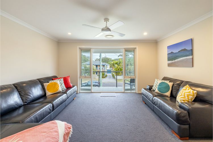Big Wave At Shoal Bay, 8 Achilles St – large home with ducted air con, Wi-Fi and Linen