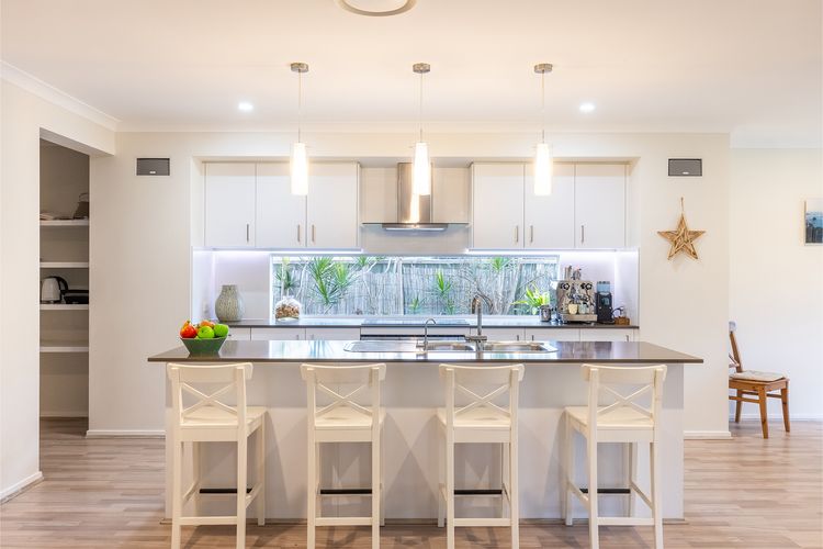 Big Wave At Shoal Bay, 8 Achilles St – large home with ducted air con, Wi-Fi and Linen