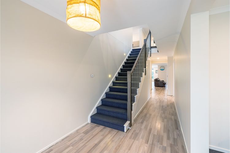 Big Wave At Shoal Bay, 8 Achilles St – large home with ducted air con, Wi-Fi and Linen