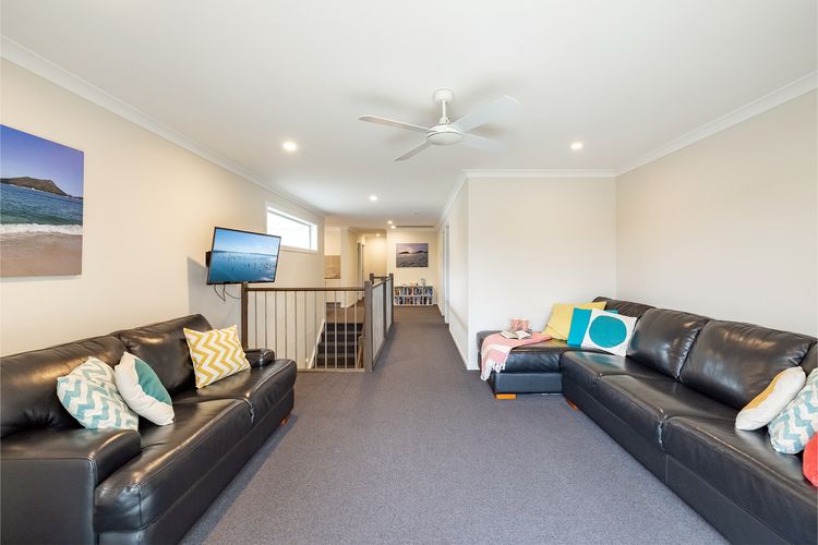 Big Wave At Shoal Bay, 8 Achilles St – large home with ducted air con, Wi-Fi and Linen