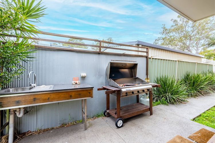 Big Wave At Shoal Bay, 8 Achilles St – large home with ducted air con, Wi-Fi and Linen
