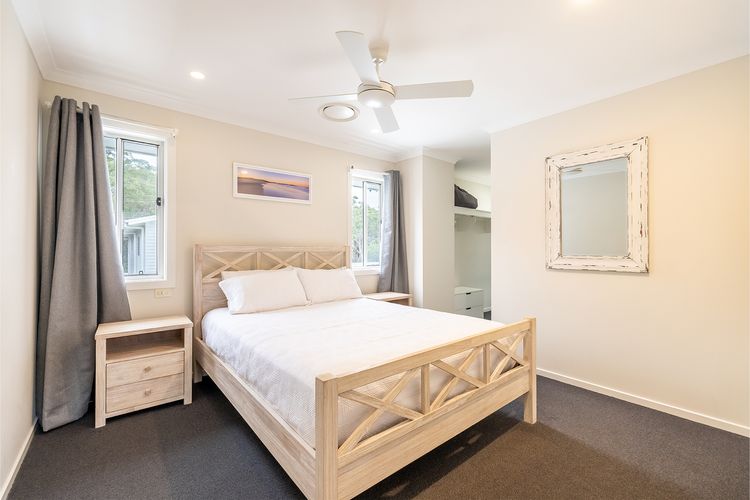 Big Wave At Shoal Bay, 8 Achilles St – large home with ducted air con, Wi-Fi and Linen