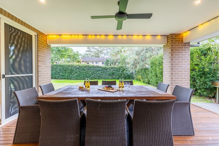 Big Wave At Shoal Bay, 8 Achilles St – large home with ducted air con, Wi-Fi and Linen