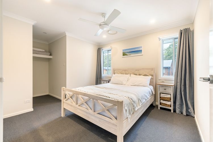 Big Wave At Shoal Bay, 8 Achilles St – large home with ducted air con, Wi-Fi and Linen