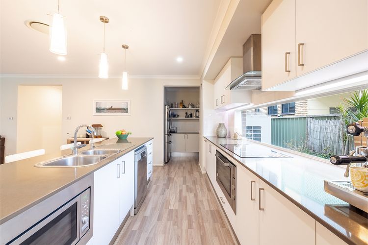 Big Wave At Shoal Bay, 8 Achilles St – large home with ducted air con, Wi-Fi and Linen