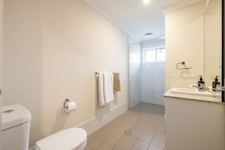 Big Wave At Shoal Bay, 8 Achilles St – large home with ducted air con, Wi-Fi and Linen