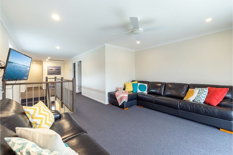 Big Wave At Shoal Bay, 8 Achilles St – large home with ducted air con, Wi-Fi and Linen