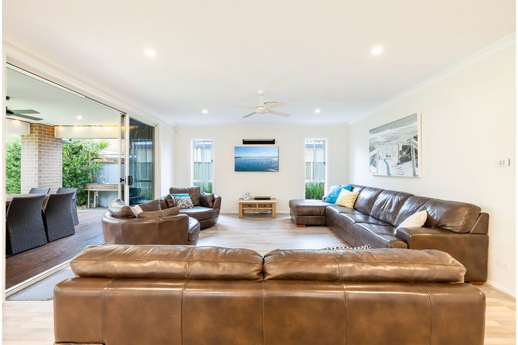 Big Wave At Shoal Bay, 8 Achilles St – large home with ducted air con, Wi-Fi and Linen